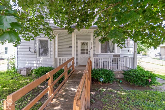 624 W Washington Street, Shelbyville, IN 46176, photo 2 of 25