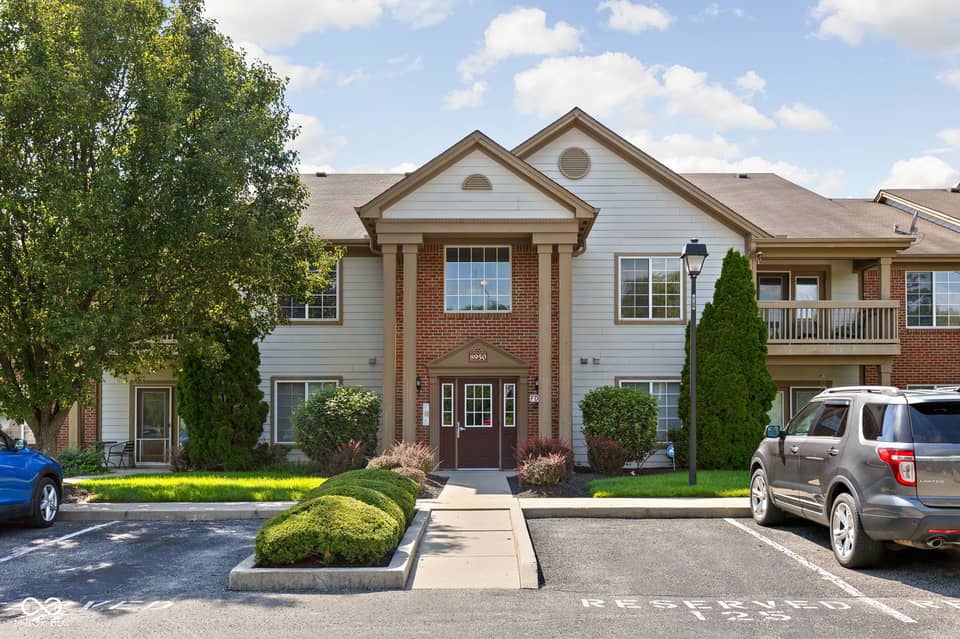 8950 Hunters Creek Drive #208, Indianapolis