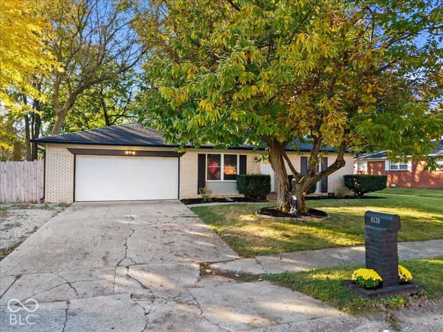 8539 Palm Court, Indianapolis, IN 46219, photo 4 of 32