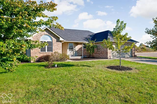 2420 E Mill Stream Drive, Greenfield, IN 46140, photo 4 of 37