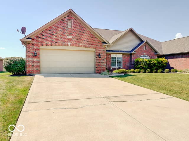 2814 Stones Bay Drive, Greenwood, IN 46143, photo 3 of 39
