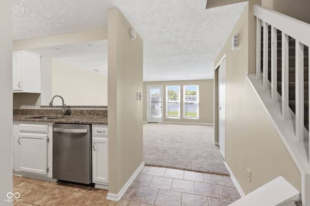 3189 Sandpiper North Drive, Indianapolis, IN 46268, photo 5 of 30