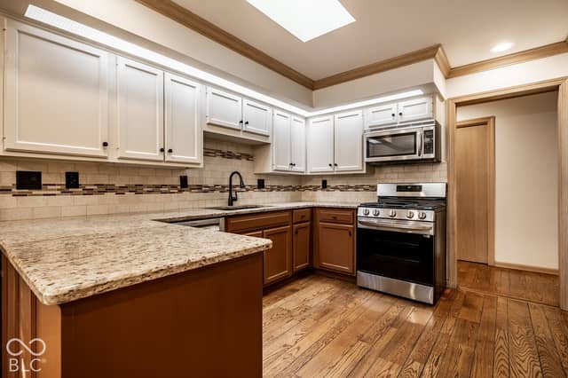 8722 Cricket Tree Lane, Indianapolis, IN 46260, photo 4 of 33