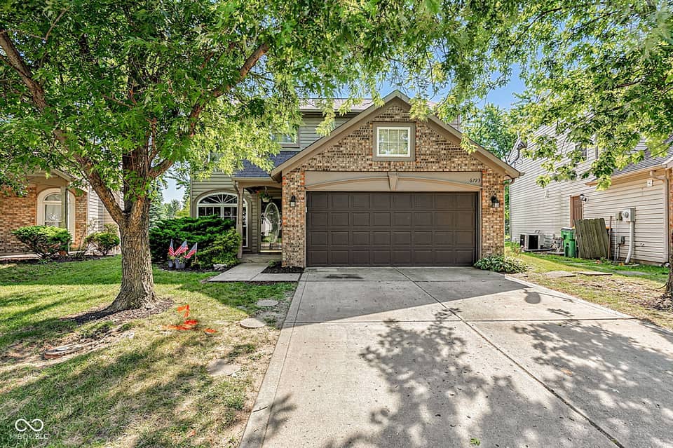 6723 Wimbledon Drive, Zionsville, IN 46077, photo 1 of 35