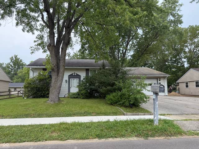 1420 Pierce Drive, Plainfield, IN 46168, photo 2 of 13