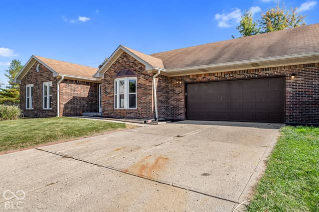 103 Weber Court, Franklin, IN 46131, photo 3 of 38
