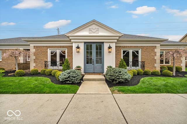 958 Tamarack Circle North Drive, Indianapolis, IN 46260, photo 2 of 40