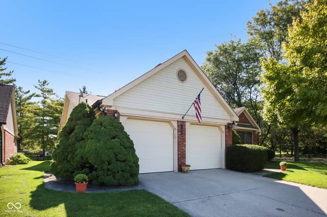 143 President Trail E, Indianapolis, IN 46229, photo 4 of 49