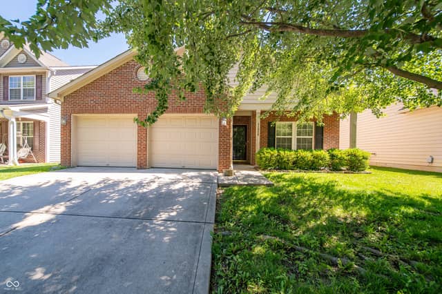 11044 Schoolhouse Road, Fishers, IN 46037, photo 2 of 37