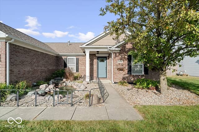 6862 Eagle Crossing Boulevard, Brownsburg, IN 46112, photo 3 of 34