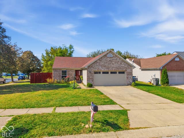 8440 Armistead Ln, Indianapolis, IN 46227, photo 4 of 28