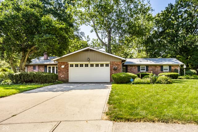 7990 Hoover Court, Indianapolis, IN 46260, photo 4 of 33