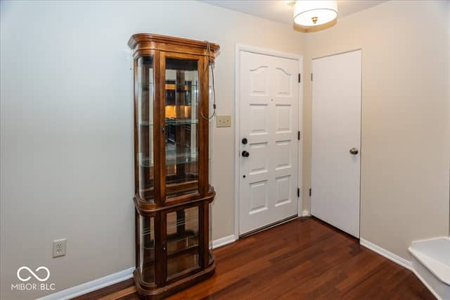 9317 Sherwood Lane, Indianapolis, IN 46240, photo 4 of 27