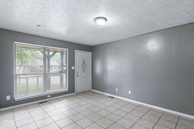 3242 Pawnee Drive, Indianapolis, IN 46235, photo 5 of 27