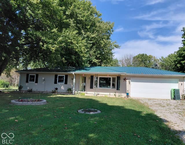 150 W 300 S, Crawfordsville, IN 47933, photo 4 of 23