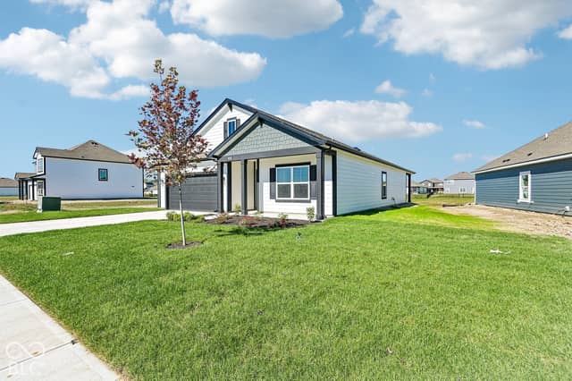 9202 Fitzgerald Drive, Indianapolis, IN 46239, photo 3 of 48
