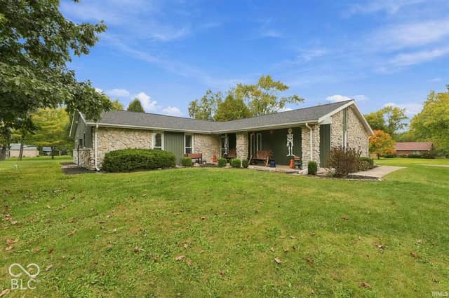 8301 N Santa Barbara Drive, Muncie, IN 47303, photo 3 of 37