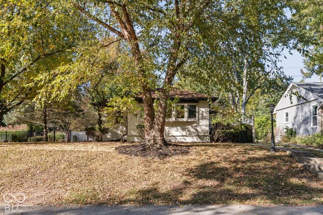 5602 Primrose Avenue, Indianapolis, IN 46220, photo 2 of 66