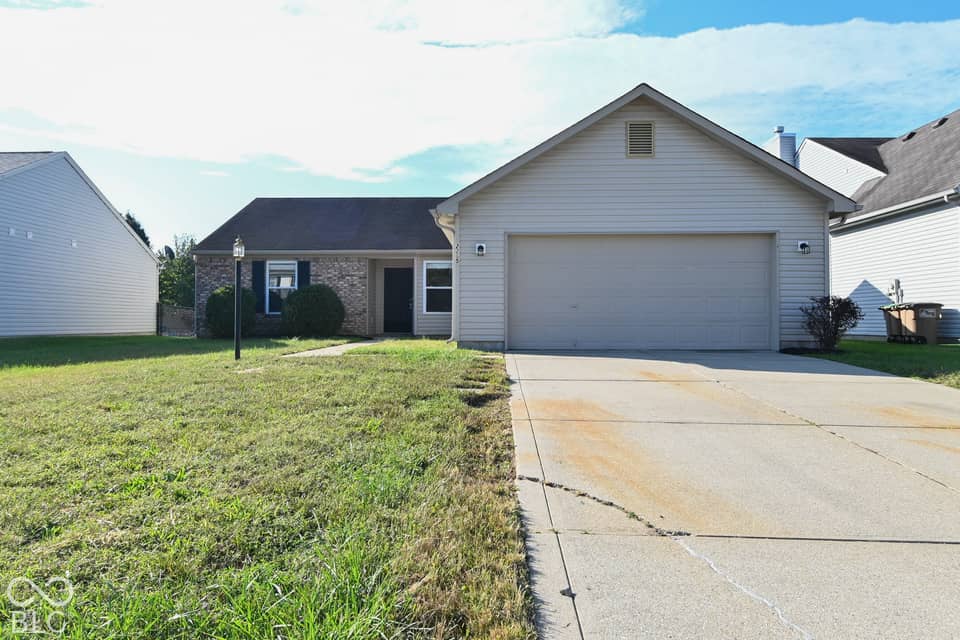 2265 Lakecrest Drive, Columbus, IN 47201, photo 1 of 25