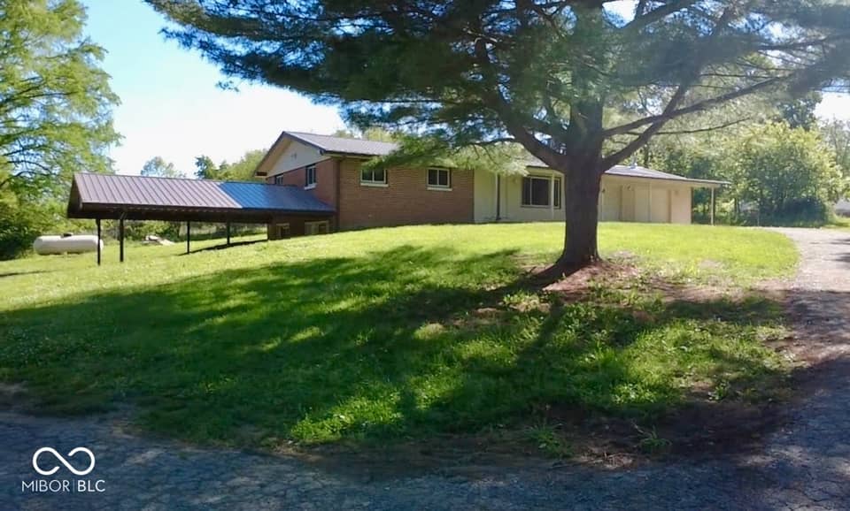 2138 W Range Line Road, Greencastle