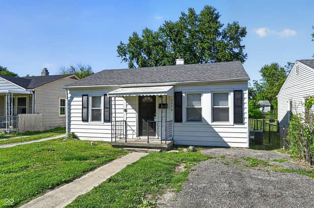 5936 E Shimer Avenue, Indianapolis, IN 46219, photo 2 of 30