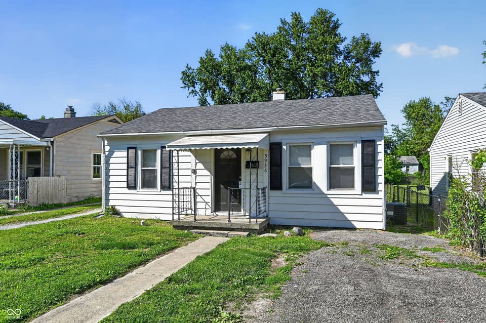 5936 E Shimer Avenue, Indianapolis, IN 46219, photo 1 of 30