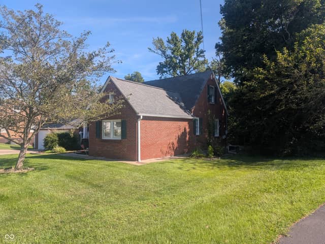 424 S Jennings Street, North Vernon, IN 47265, photo 3 of 47