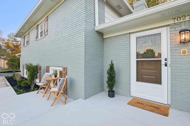 7027 Creekside Lane, Indianapolis, IN 46220, photo 4 of 84