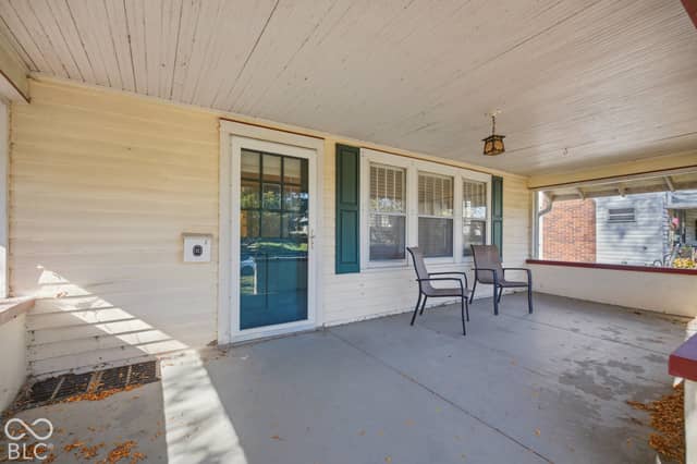 40 N Ridgeview Drive, Indianapolis, IN 46219, photo 4 of 37