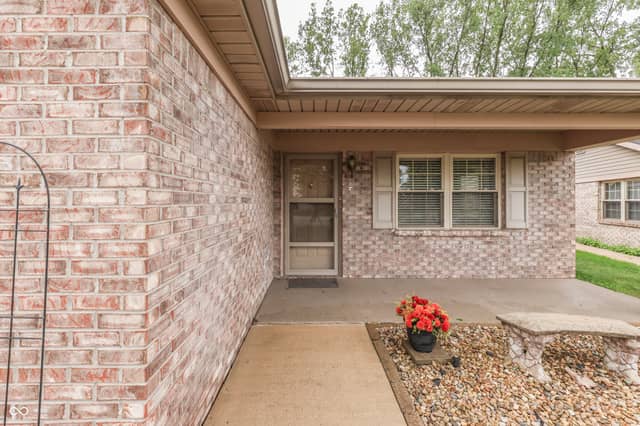 4025 Oak Trail Drive, Indianapolis, IN 46237, photo 4 of 45