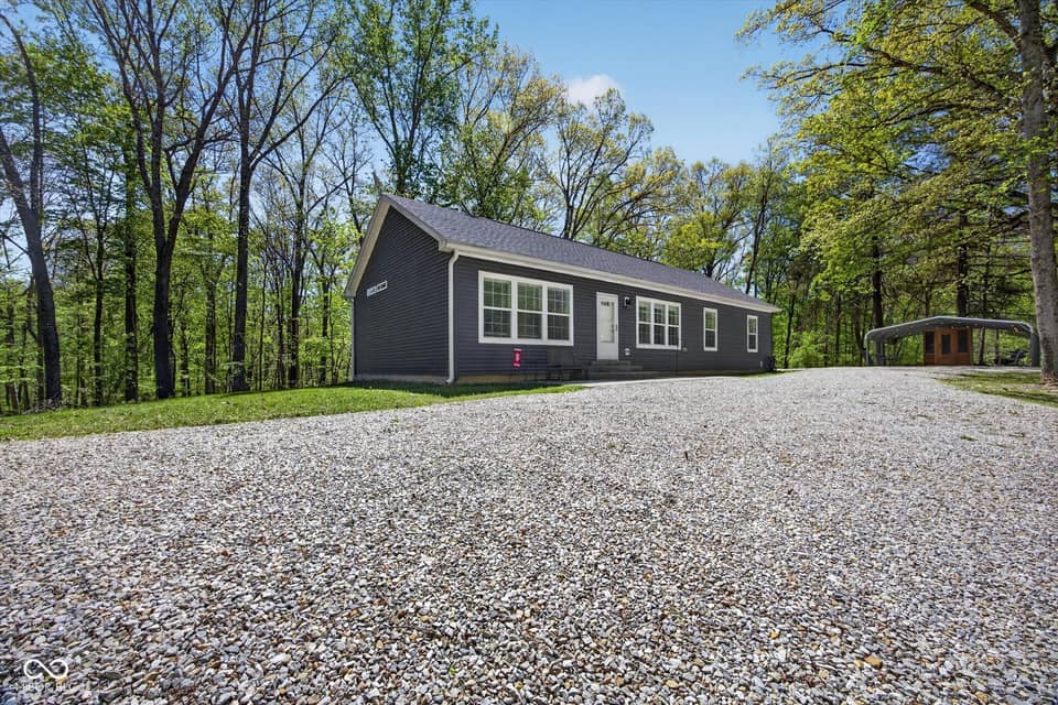 9451 S Chapel Hill Road, Heltonville