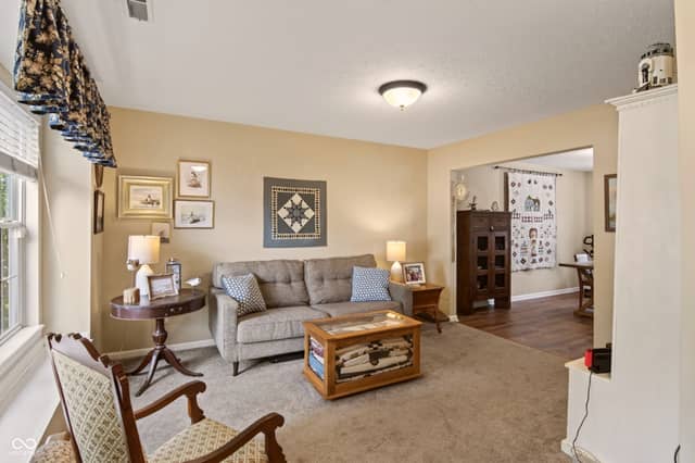 5507 Gainesway Drive, Greenwood, IN 46142, photo 3 of 32