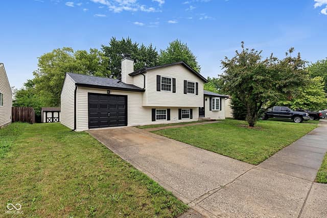 921 Waring Drive E, Indianapolis, IN 46229, photo 4 of 61