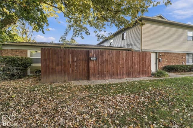 4454 Four Seasons Circle, Indianapolis, IN 46226, photo 3 of 35