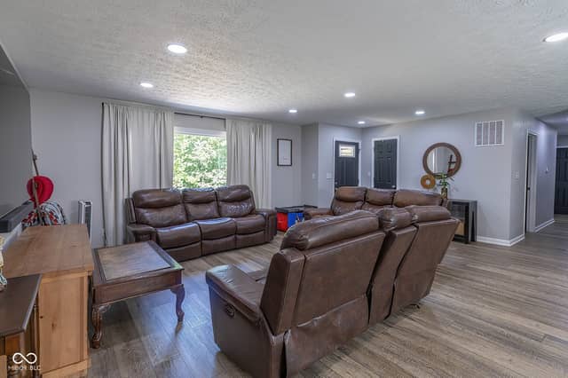 647 N 100 W, Franklin, IN 46131, photo 5 of 24