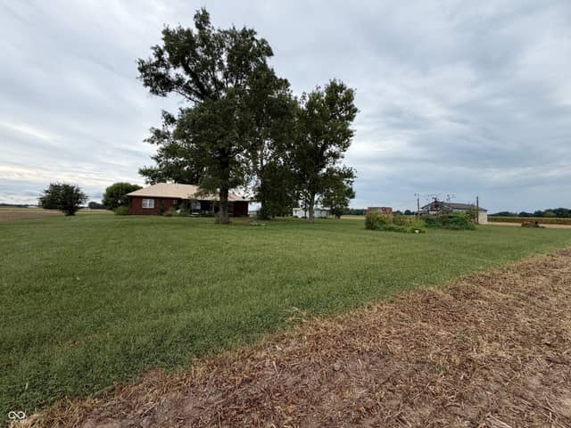 674 W 1300 S, Clinton, IN 47842, photo 4 of 16