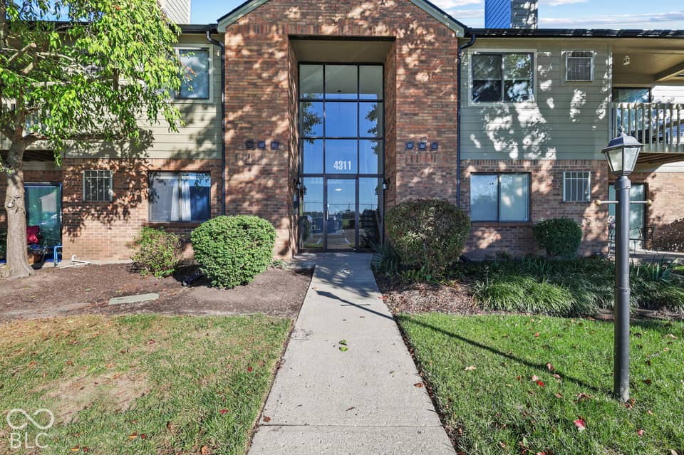 4311 Village Parkway Circle W #2, Indianapolis, IN 46254, photo 1 of 27