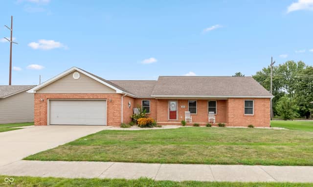 108 Stevens Drive, Seymour, IN 47274, photo 2 of 25