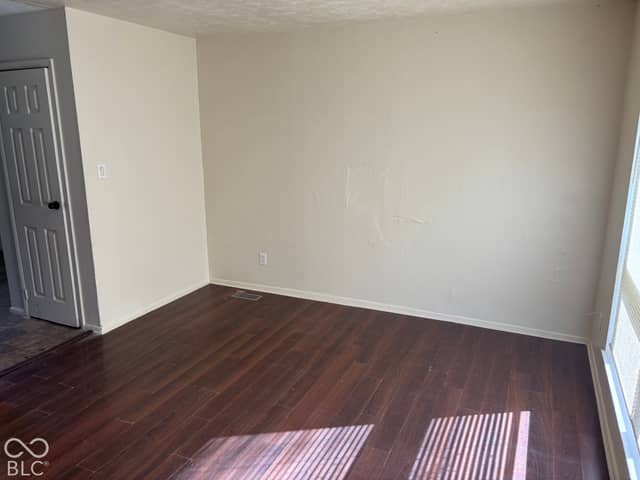 1437 S Oxford Street, Indianapolis, IN 46203, photo 4 of 23
