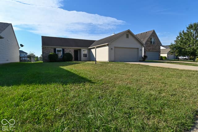 2265 Lakecrest Drive, Columbus, IN 47201, photo 3 of 25