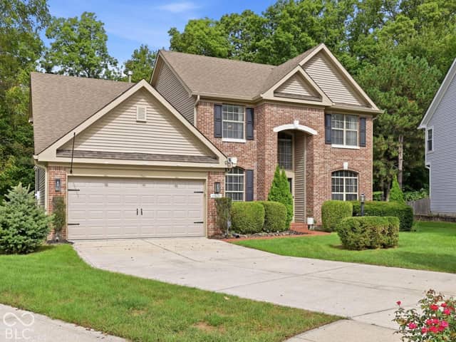 10420 Fox Creek Lane, Fishers, IN 46037, photo 2 of 37
