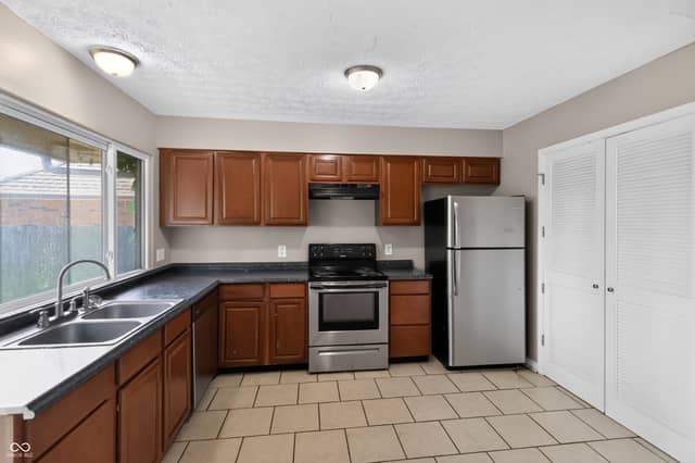 1745 Orchid Court, Indianapolis, IN 46219, photo 5 of 8