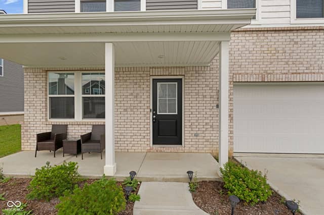 7423 Manor Lake Lane, Indianapolis, IN 46268, photo 4 of 36
