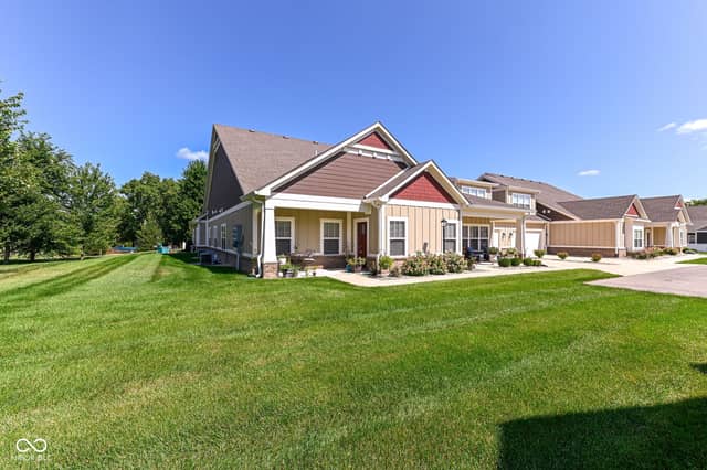 4408 W Preserve Pass, New Palestine, IN 46163, photo 3 of 32
