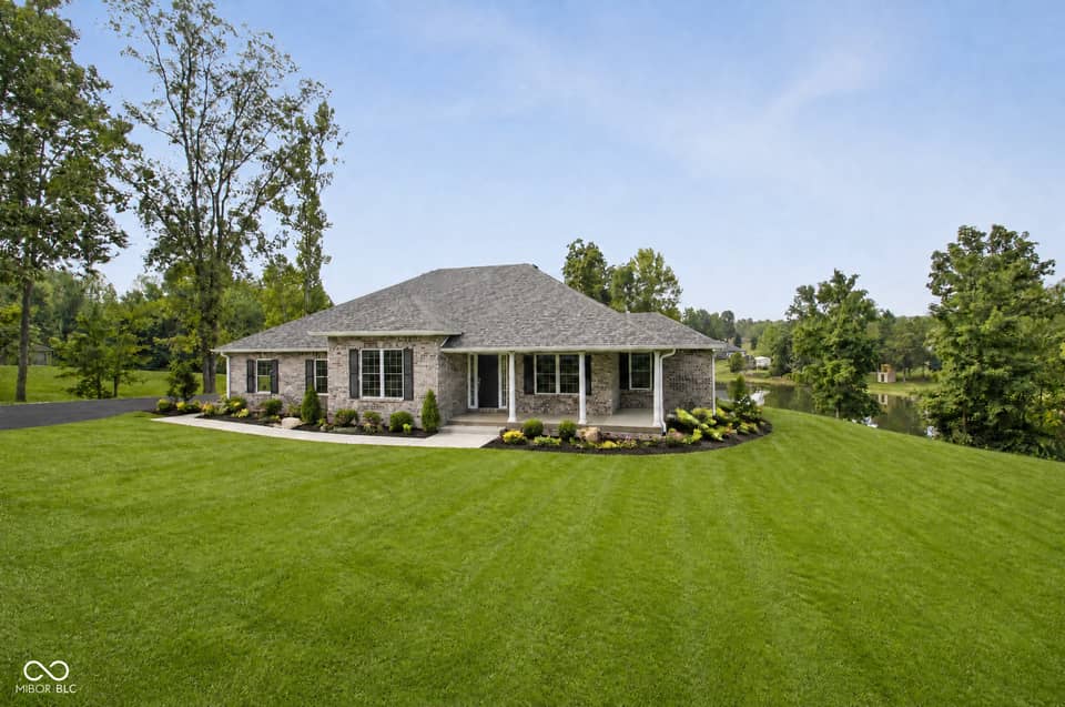 1245 E Easy Street, North Vernon