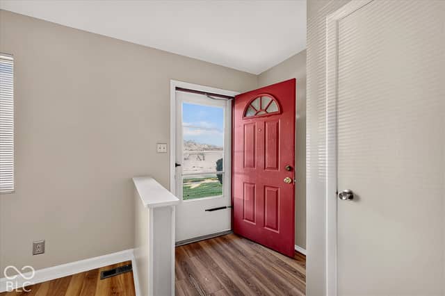 2733 Mercury Court, Indianapolis, IN 46229, photo 4 of 31