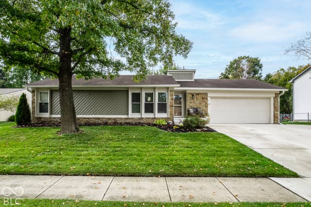 7901 Hampton Place, Fishers, IN 46038, photo 2 of 24