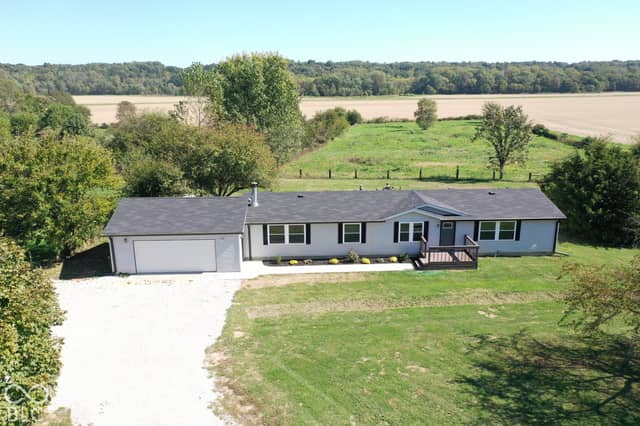 5267 S Coxville Road, Montezuma, IN 47862, photo 2 of 45