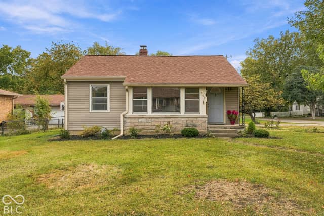 301 N Pasadena Street, Indianapolis, IN 46219, photo 2 of 27