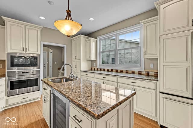 548 Parkhurst Court, Greenwood, IN 46142, photo 5 of 56